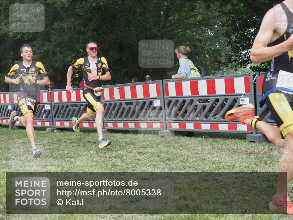 21.06.2025 - 27. Vierlanden-Triathlon KatJ http://msf.ph/oto/8005338 15.06.2025 12:58:29 Ziel 736, 1034, 1035, 1036, 1037 meine-sportfotos.de