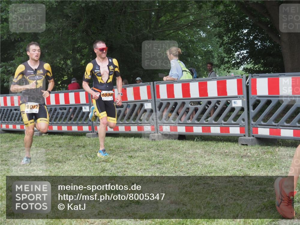 21.06.2025 - 27. Vierlanden-Triathlon KatJ http://msf.ph/oto/8005347 15.06.2025 12:58:29 Ziel 736, 1034, 1035, 1036, 1037 meine-sportfotos.de