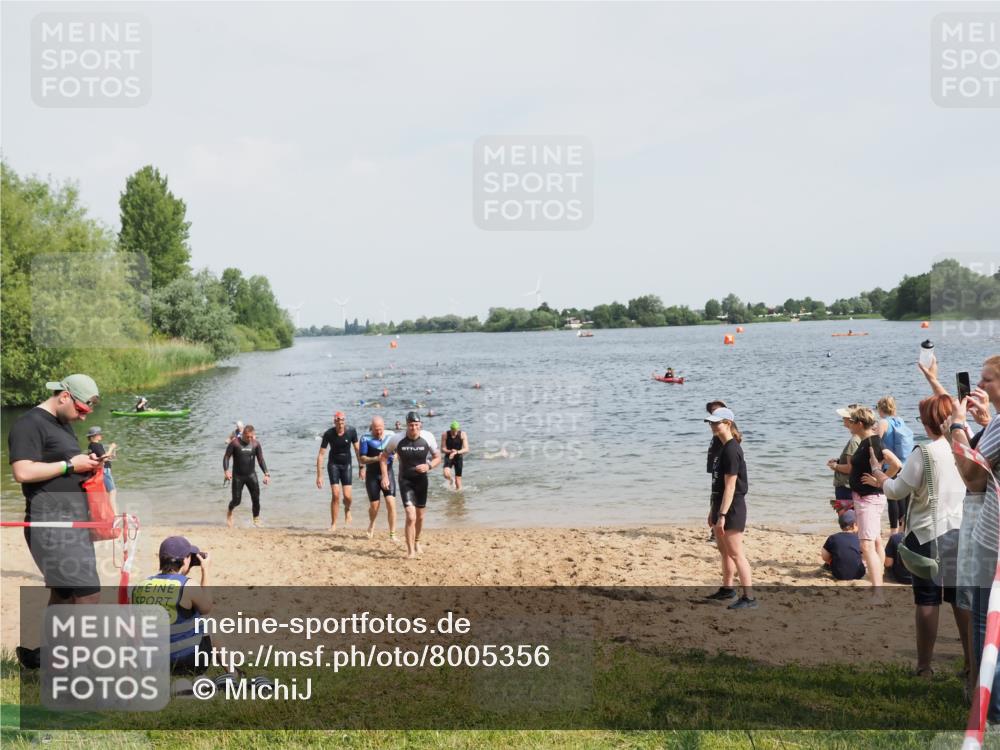 21.06.2025 - 27. Vierlanden-Triathlon MichiJ http://msf.ph/oto/8005356 15.06.2026 10:06:42 Schwimmen 367, 386, 388, 423, 440, 441, 457 meine-sportfotos.de