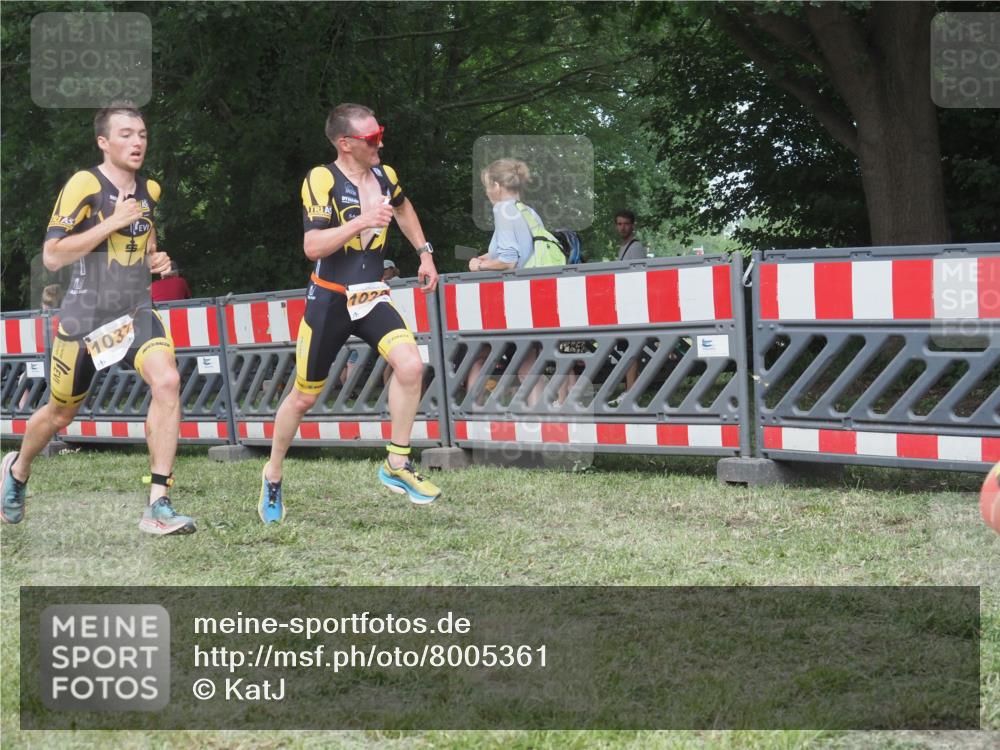 21.06.2025 - 27. Vierlanden-Triathlon KatJ http://msf.ph/oto/8005361 15.06.2025 12:58:29 Ziel 736, 1034, 1035, 1036, 1037 meine-sportfotos.de