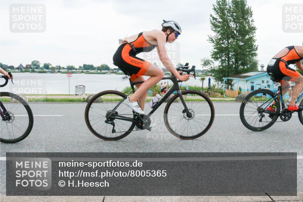 21.06.2025 - 27. Vierlanden-Triathlon H.Heesch http://msf.ph/oto/8005365 15.06.2025 13:02:41 Radfahren 918, 1073, 1074, 1075, 1076 meine-sportfotos.de
