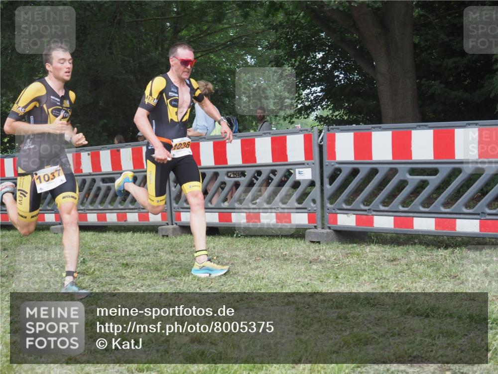 21.06.2025 - 27. Vierlanden-Triathlon KatJ http://msf.ph/oto/8005375 15.06.2025 12:58:29 Ziel 736, 1034, 1035, 1036, 1037 meine-sportfotos.de