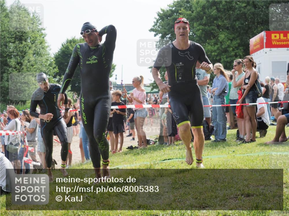 15.06.2025 - 27. Vierlanden-Triathlon KatJ http://msf.ph/oto/8005383 15.06.2025 10:04:22 Schwimmen 411, 416, 426, 453, 464 meine-sportfotos.de