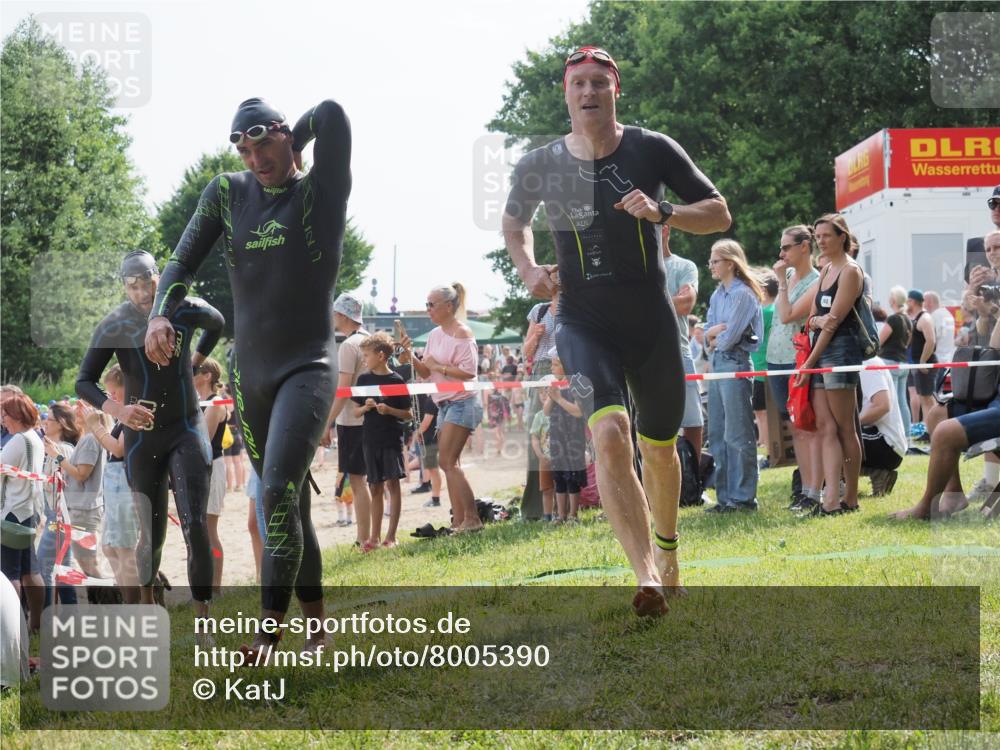 15.06.2025 - 27. Vierlanden-Triathlon KatJ http://msf.ph/oto/8005390 15.06.2025 10:04:22 Schwimmen 411, 416, 426, 453, 464 meine-sportfotos.de