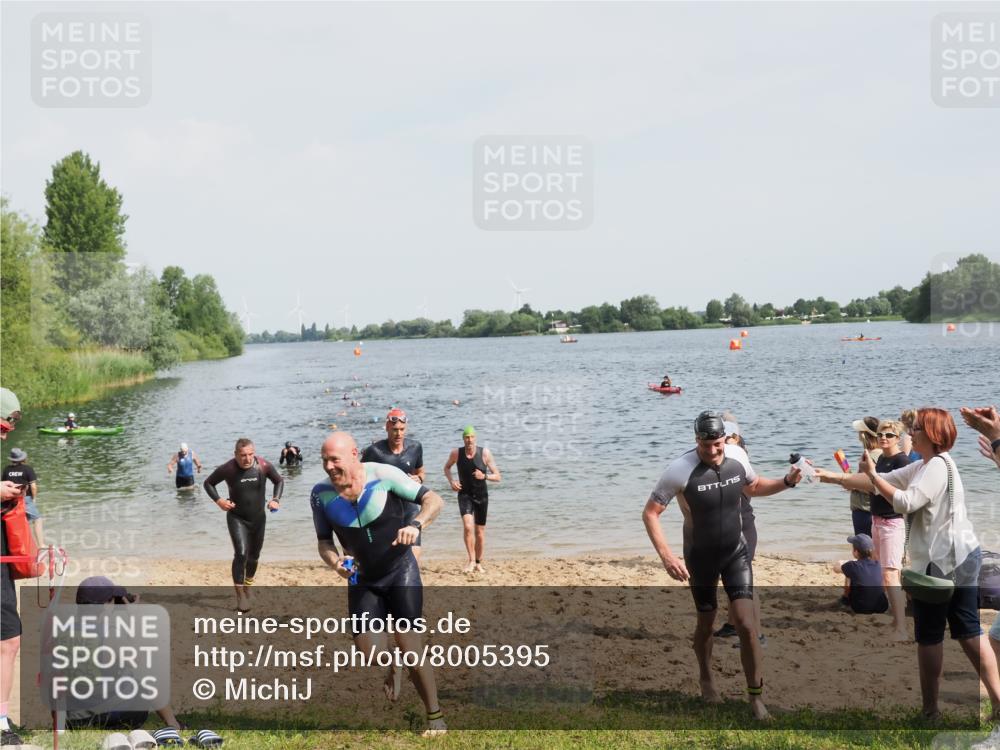 21.06.2025 - 27. Vierlanden-Triathlon MichiJ http://msf.ph/oto/8005395 15.06.2026 10:06:46 Schwimmen 367, 386, 388, 396, 423, 441, 457 meine-sportfotos.de