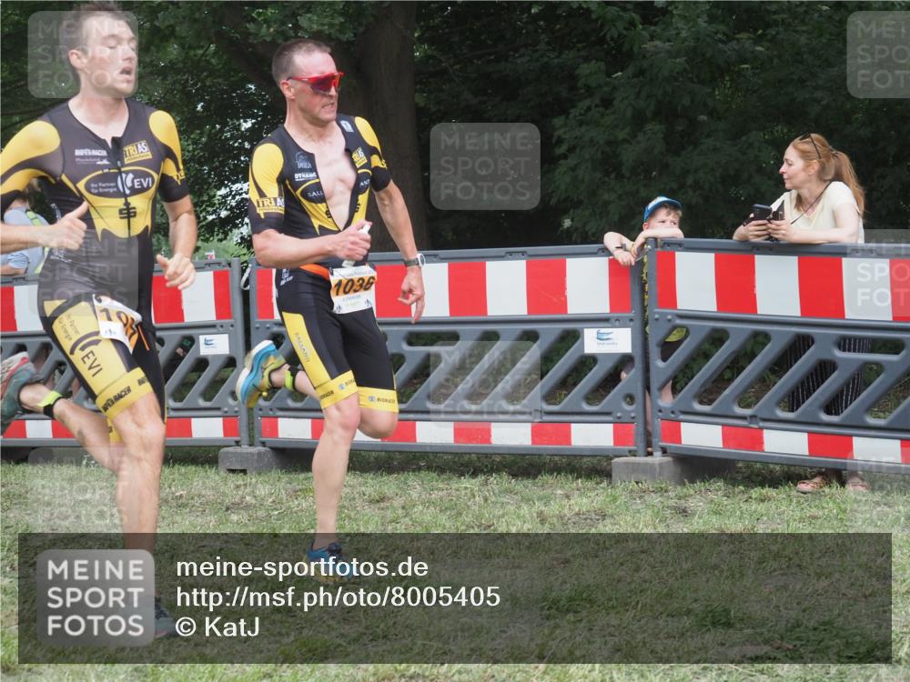 21.06.2025 - 27. Vierlanden-Triathlon KatJ http://msf.ph/oto/8005405 15.06.2025 12:58:30 Ziel 111, 736, 1036 meine-sportfotos.de