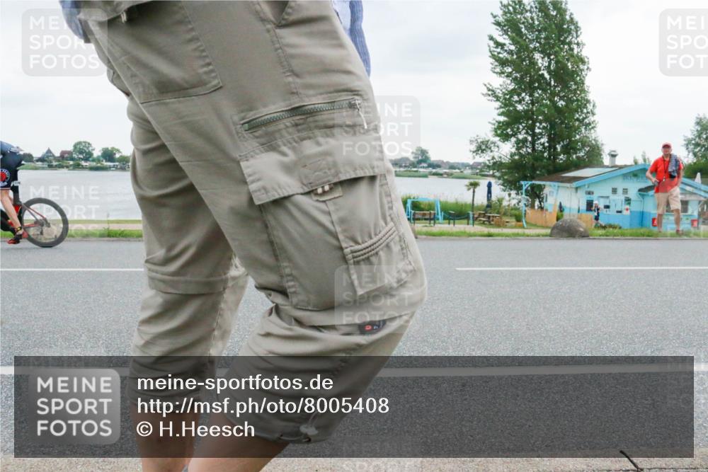 21.06.2025 - 27. Vierlanden-Triathlon H.Heesch http://msf.ph/oto/8005408 15.06.2025 13:02:50 Radfahren 1109 meine-sportfotos.de