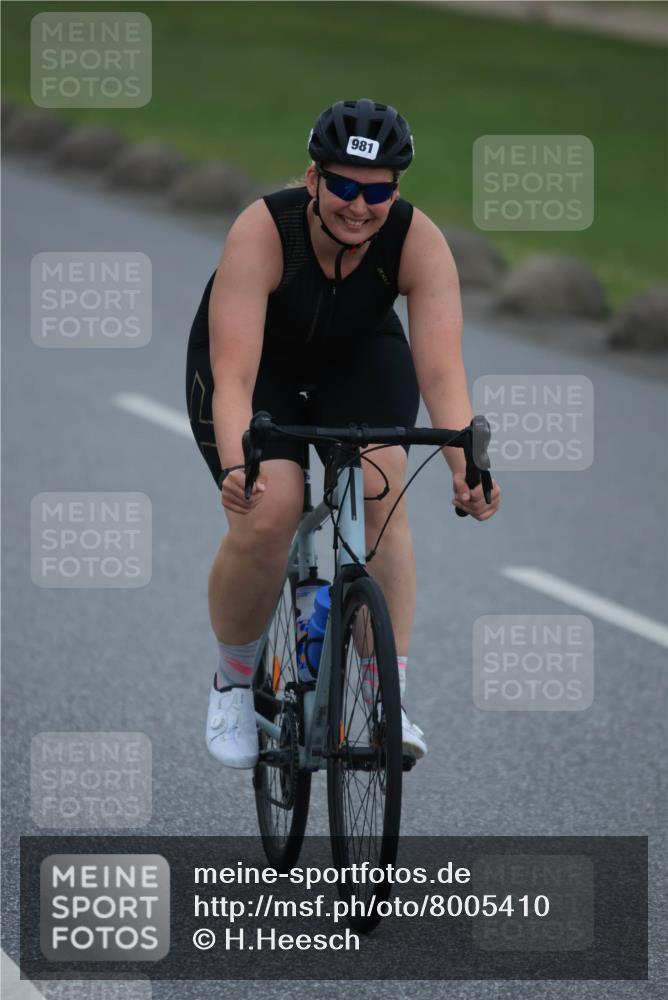 21.06.2025 - 27. Vierlanden-Triathlon H.Heesch http://msf.ph/oto/8005410 15.06.2025 13:05:35 Radfahren 981 meine-sportfotos.de