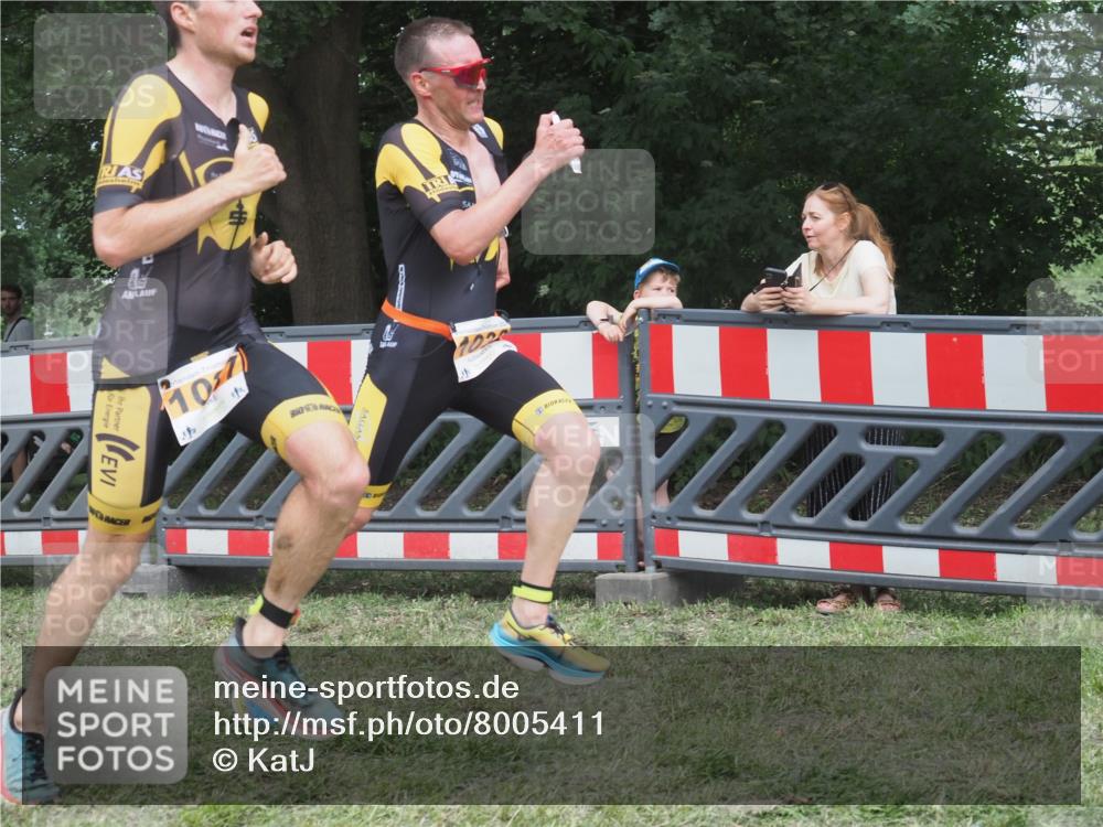 21.06.2025 - 27. Vierlanden-Triathlon KatJ http://msf.ph/oto/8005411 15.06.2025 12:58:30 Ziel 111, 736, 1036 meine-sportfotos.de