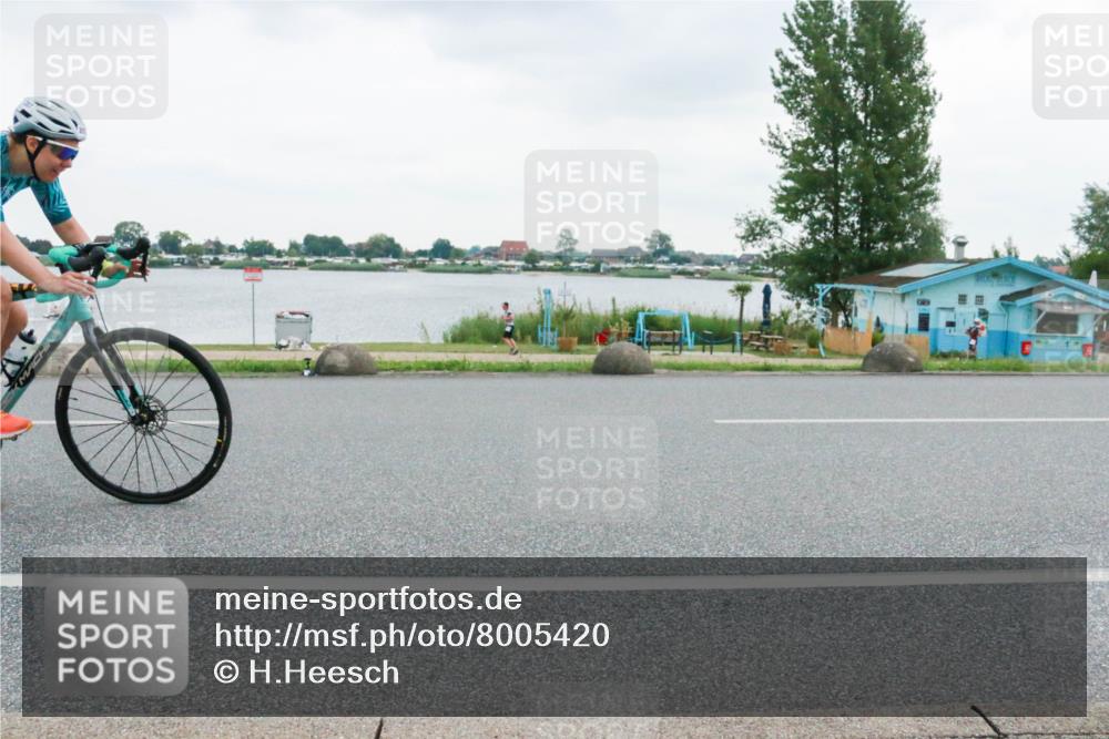 21.06.2025 - 27. Vierlanden-Triathlon H.Heesch http://msf.ph/oto/8005420 15.06.2025 13:03:00 Radfahren 207 meine-sportfotos.de