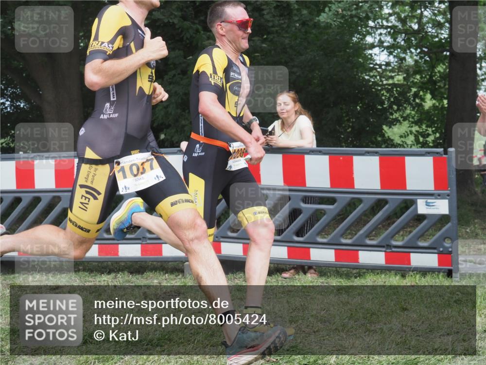 21.06.2025 - 27. Vierlanden-Triathlon KatJ http://msf.ph/oto/8005424 15.06.2025 12:58:30 Ziel 111, 736, 1036 meine-sportfotos.de