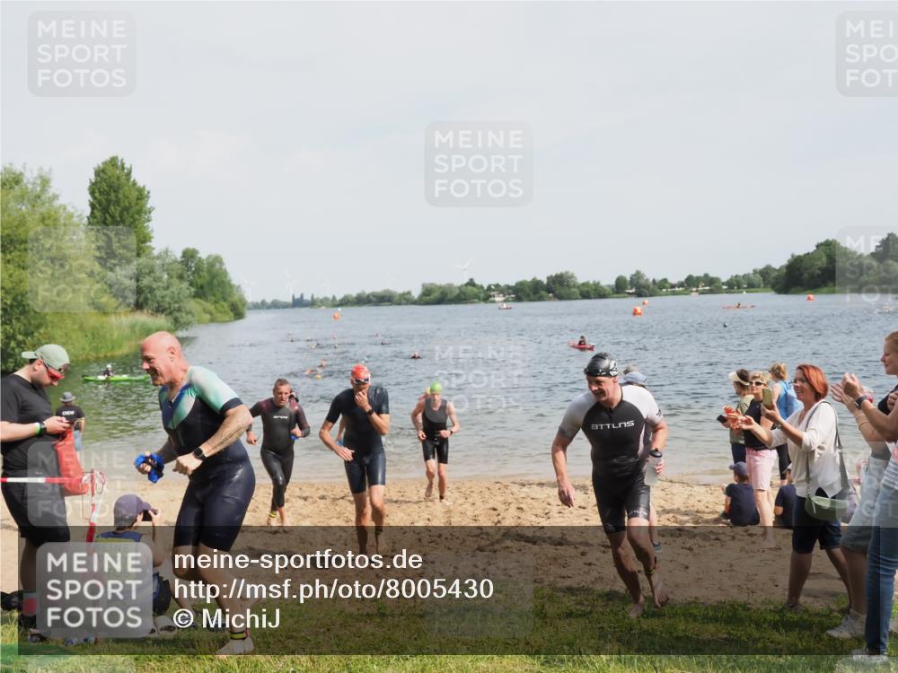 21.06.2025 - 27. Vierlanden-Triathlon MichiJ http://msf.ph/oto/8005430 15.06.2026 10:06:46 Schwimmen 367, 386, 388, 396, 423, 441, 457 meine-sportfotos.de