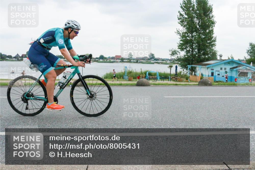 21.06.2025 - 27. Vierlanden-Triathlon H.Heesch http://msf.ph/oto/8005431 15.06.2025 13:03:01 Radfahren 207 meine-sportfotos.de