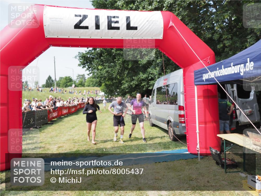 21.06.2025 - 27. Vierlanden-Triathlon MichiJ http://msf.ph/oto/8005437 15.06.2026 11:30:52 Ziel 610 meine-sportfotos.de