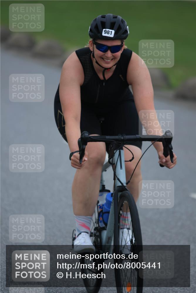 21.06.2025 - 27. Vierlanden-Triathlon H.Heesch http://msf.ph/oto/8005441 15.06.2025 13:05:35 Radfahren 981 meine-sportfotos.de