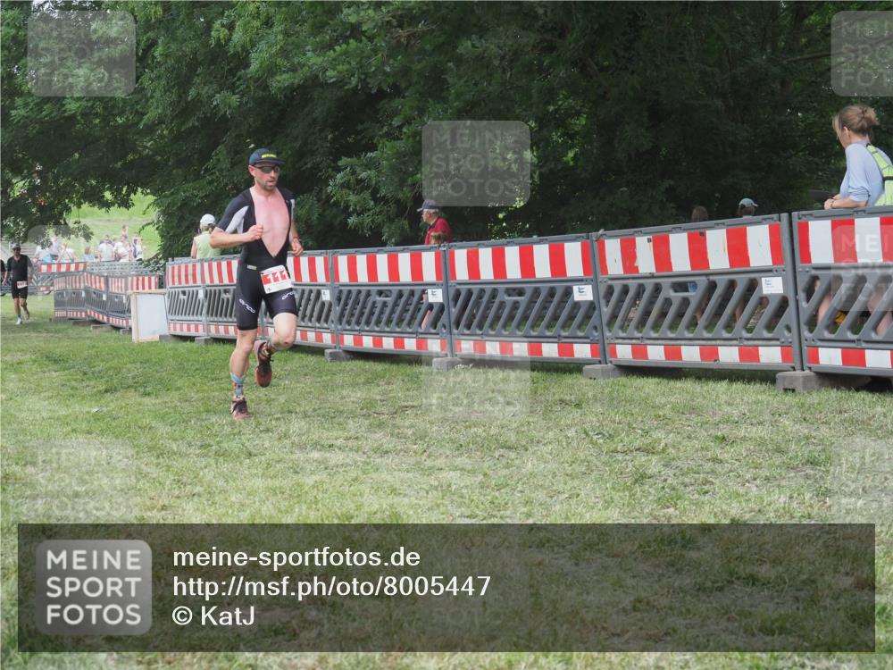 21.06.2025 - 27. Vierlanden-Triathlon KatJ http://msf.ph/oto/8005447 15.06.2025 12:58:39 Ziel 111, 122, 662, 995, 996, 997, 998 meine-sportfotos.de
