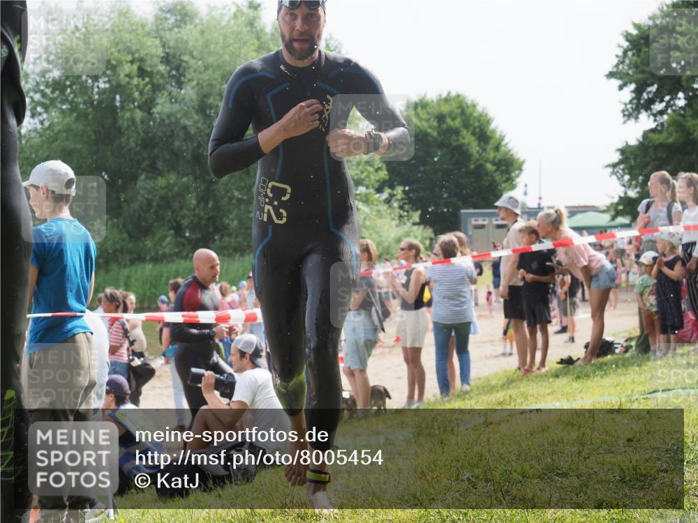 15.06.2025 - 27. Vierlanden-Triathlon KatJ http://msf.ph/oto/8005454 15.06.2025 10:04:24 Schwimmen 411, 416, 426, 453, 464 meine-sportfotos.de