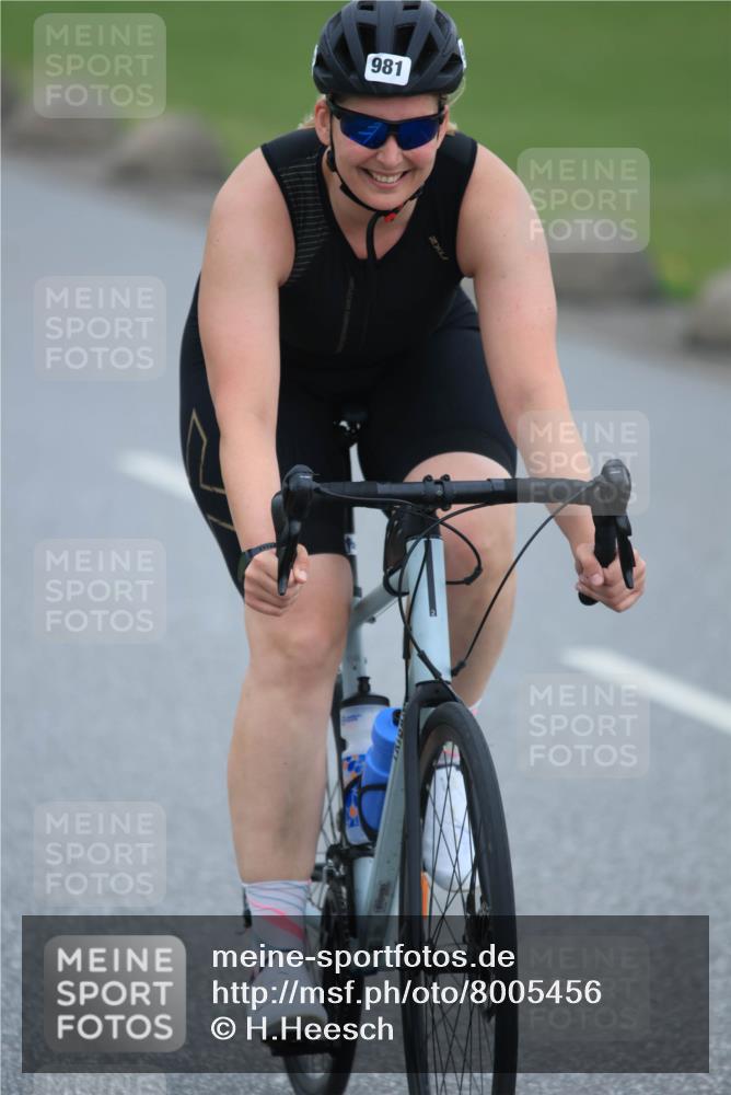 21.06.2025 - 27. Vierlanden-Triathlon H.Heesch http://msf.ph/oto/8005456 15.06.2025 13:05:35 Radfahren 981 meine-sportfotos.de