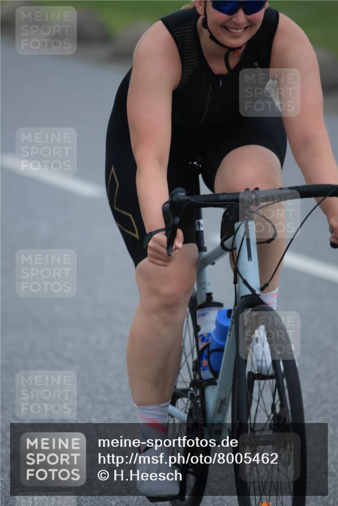 21.06.2025 - 27. Vierlanden-Triathlon H.Heesch http://msf.ph/oto/8005462 15.06.2025 13:05:36 Radfahren 981 meine-sportfotos.de