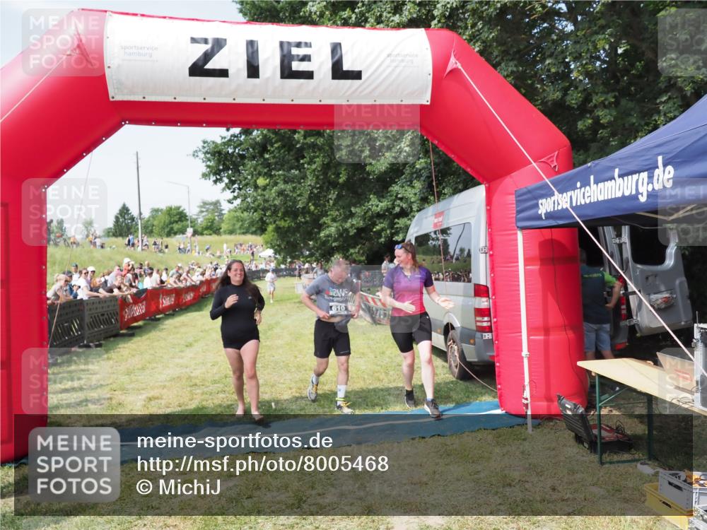 21.06.2025 - 27. Vierlanden-Triathlon MichiJ http://msf.ph/oto/8005468 15.06.2026 11:30:52 Ziel 610 meine-sportfotos.de