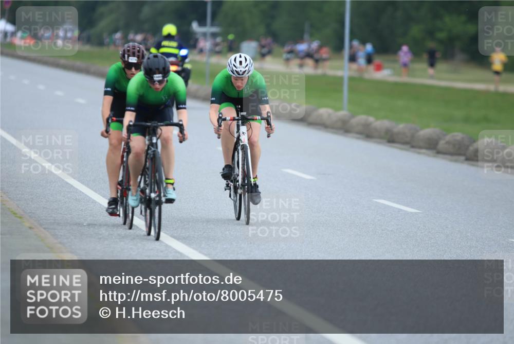 21.06.2025 - 27. Vierlanden-Triathlon H.Heesch http://msf.ph/oto/8005475 15.06.2025 13:07:20 Radfahren 1078, 1079, 1080 meine-sportfotos.de