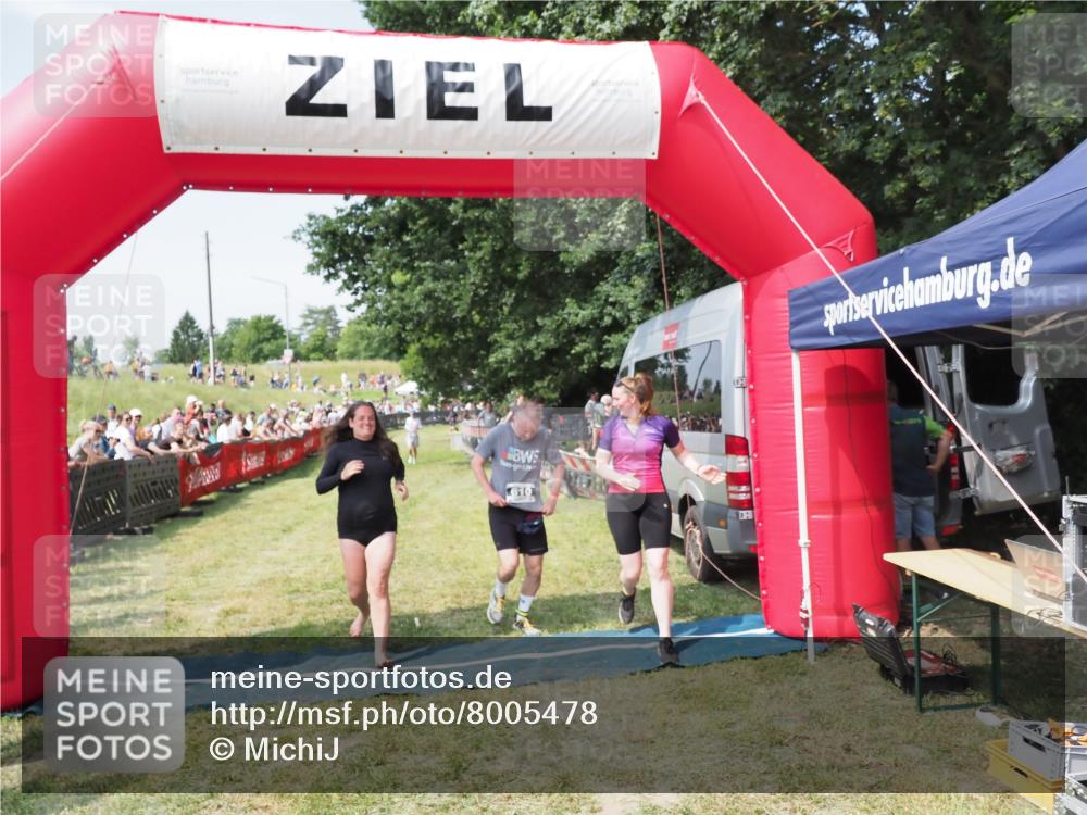 21.06.2025 - 27. Vierlanden-Triathlon MichiJ http://msf.ph/oto/8005478 15.06.2026 11:30:53 Ziel 610 meine-sportfotos.de
