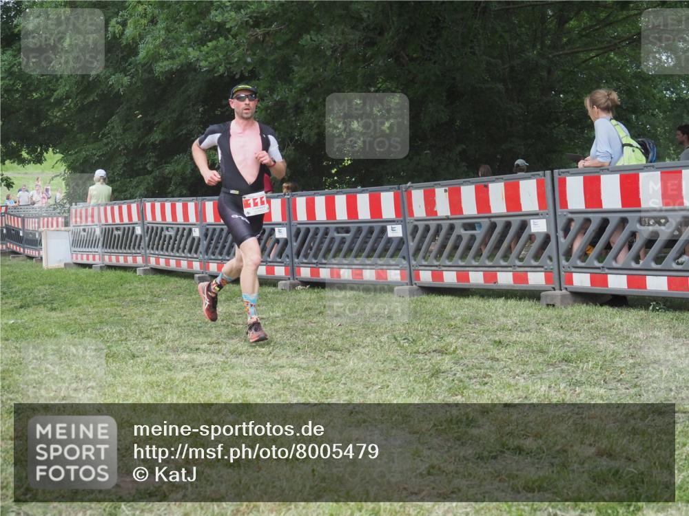 21.06.2025 - 27. Vierlanden-Triathlon KatJ http://msf.ph/oto/8005479 15.06.2025 12:58:39 Ziel 111, 122, 662, 995, 996, 997, 998 meine-sportfotos.de