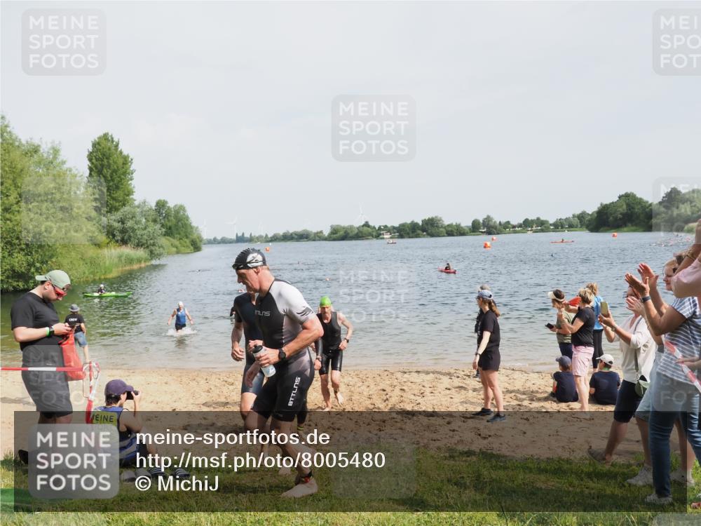 21.06.2025 - 27. Vierlanden-Triathlon MichiJ http://msf.ph/oto/8005480 15.06.2026 10:06:47 Schwimmen 367, 386, 388, 396, 423, 441, 457 meine-sportfotos.de
