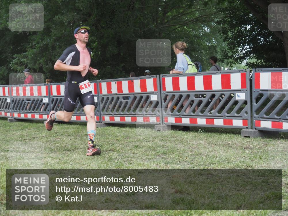 21.06.2025 - 27. Vierlanden-Triathlon KatJ http://msf.ph/oto/8005483 15.06.2025 12:58:39 Ziel 111, 122, 662, 995, 996, 997, 998 meine-sportfotos.de