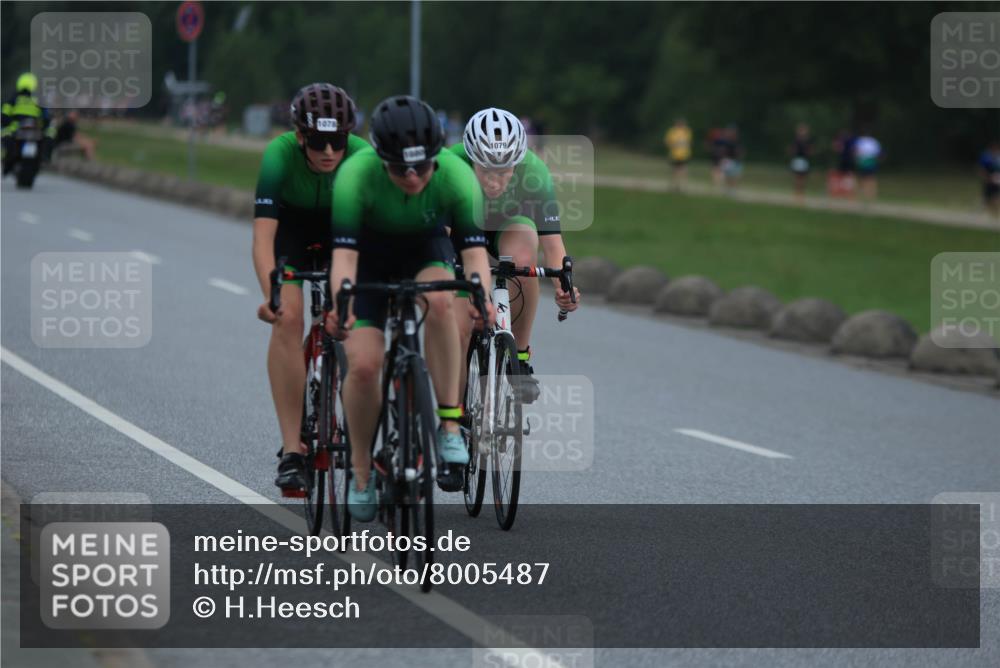 21.06.2025 - 27. Vierlanden-Triathlon H.Heesch http://msf.ph/oto/8005487 15.06.2025 13:07:21 Radfahren 1078, 1079, 1080 meine-sportfotos.de
