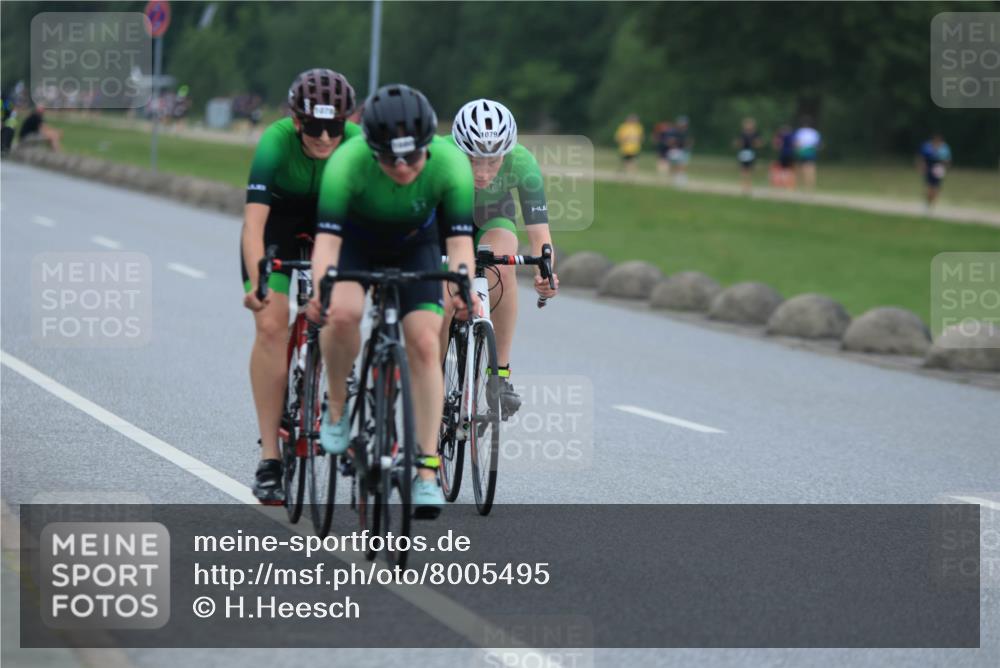 21.06.2025 - 27. Vierlanden-Triathlon H.Heesch http://msf.ph/oto/8005495 15.06.2025 13:07:21 Radfahren 1078, 1079, 1080 meine-sportfotos.de