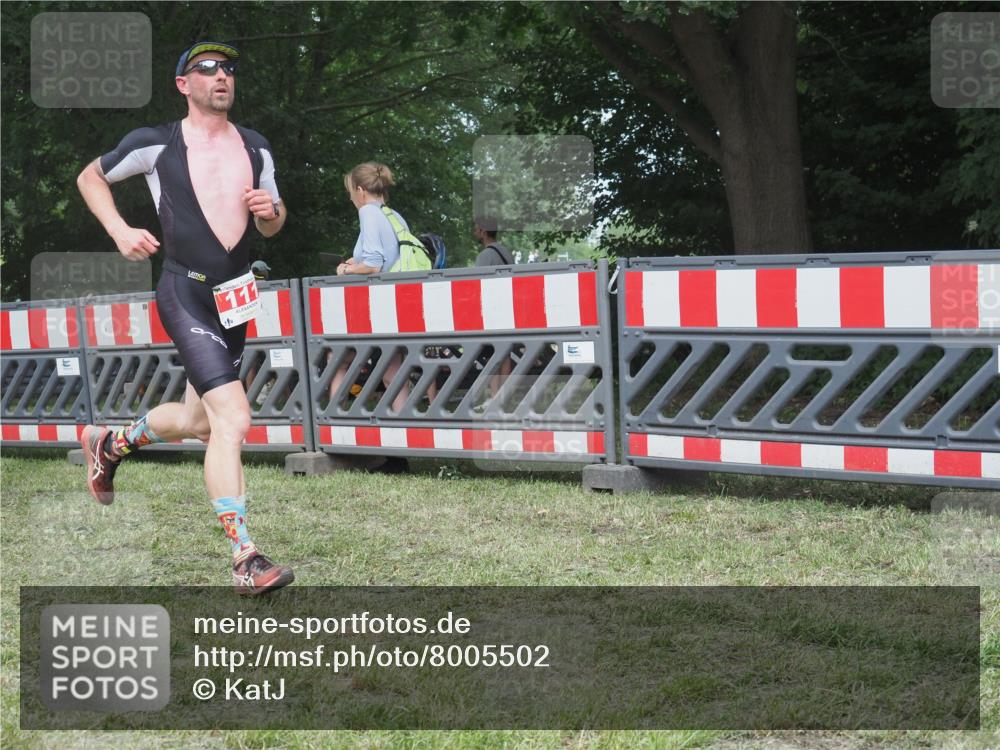 21.06.2025 - 27. Vierlanden-Triathlon KatJ http://msf.ph/oto/8005502 15.06.2025 12:58:40 Ziel 111, 122, 662, 995, 996, 997, 998, 1010, 1011, 1012 meine-sportfotos.de