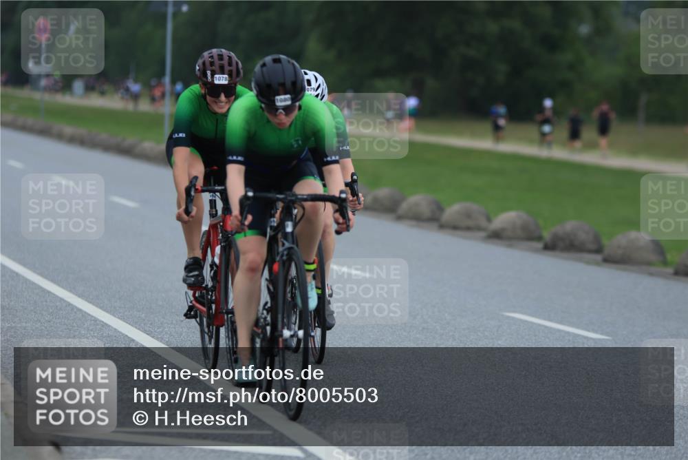 21.06.2025 - 27. Vierlanden-Triathlon H.Heesch http://msf.ph/oto/8005503 15.06.2025 13:07:21 Radfahren 1078, 1079, 1080 meine-sportfotos.de
