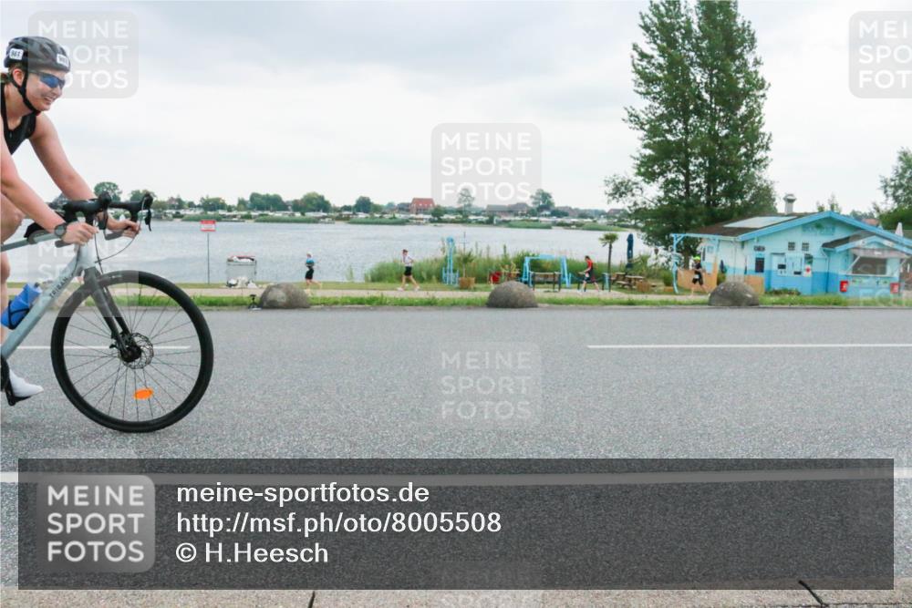 21.06.2025 - 27. Vierlanden-Triathlon H.Heesch http://msf.ph/oto/8005508 15.06.2025 13:05:37 Radfahren 981 meine-sportfotos.de