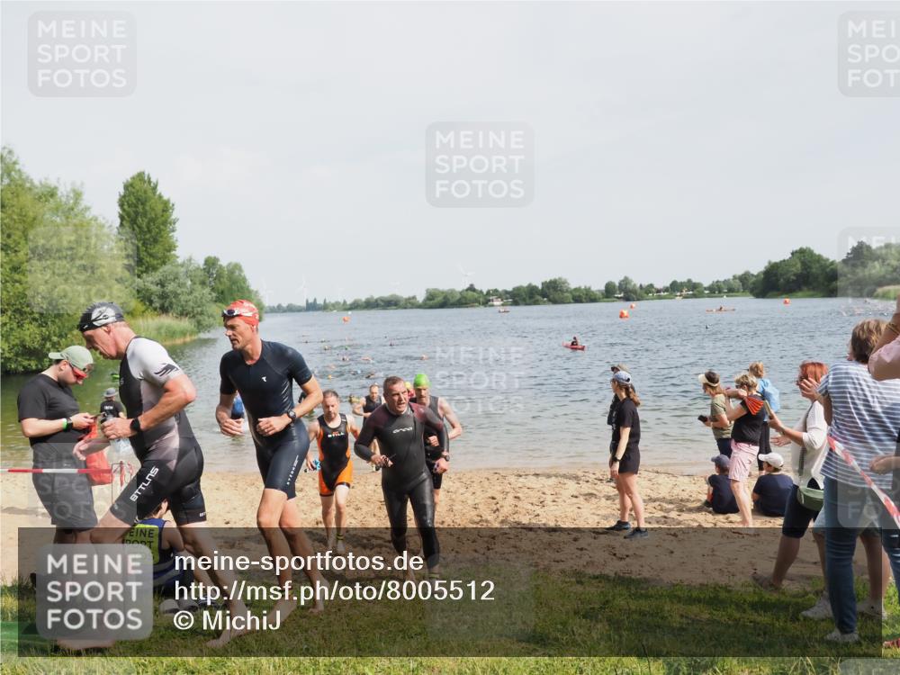21.06.2025 - 27. Vierlanden-Triathlon MichiJ http://msf.ph/oto/8005512 15.06.2026 10:06:48 Schwimmen 367, 386, 388, 396, 423, 441, 457 meine-sportfotos.de
