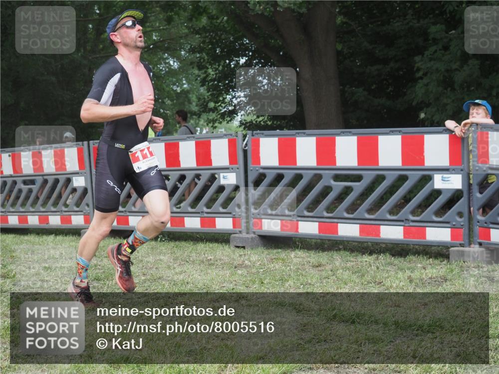 21.06.2025 - 27. Vierlanden-Triathlon KatJ http://msf.ph/oto/8005516 15.06.2025 12:58:40 Ziel 111, 122, 662, 995, 996, 997, 998, 1010, 1011, 1012 meine-sportfotos.de