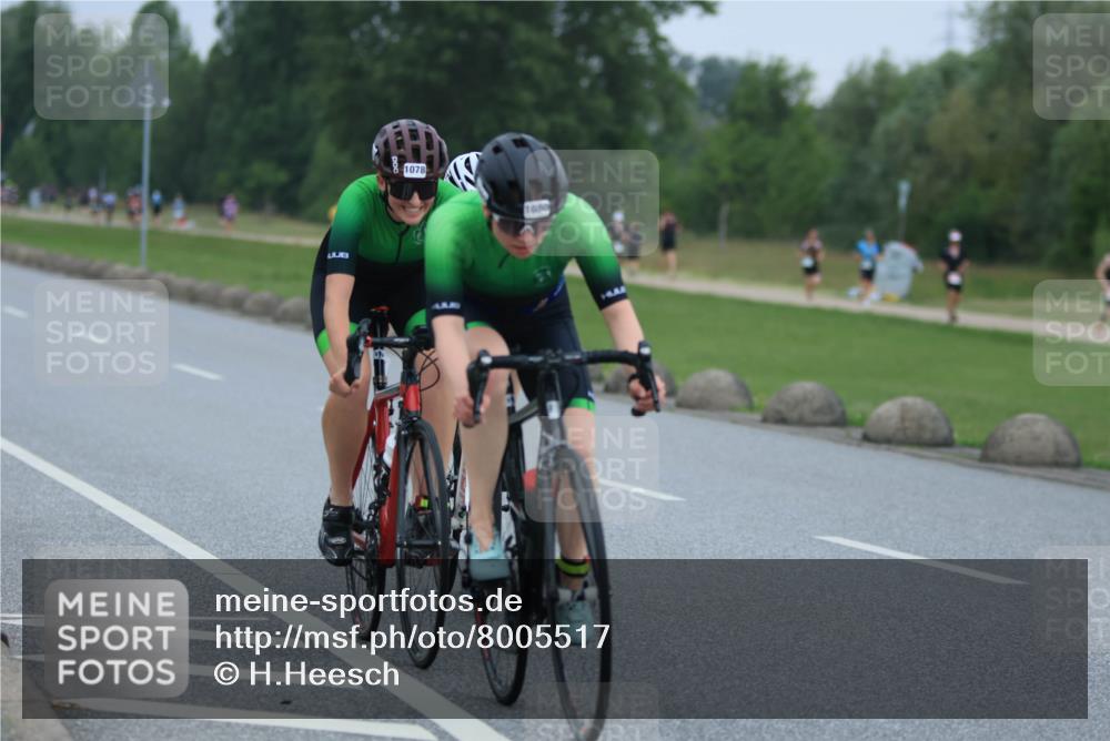 21.06.2025 - 27. Vierlanden-Triathlon H.Heesch http://msf.ph/oto/8005517 15.06.2025 13:07:22 Radfahren 1078, 1079, 1080 meine-sportfotos.de