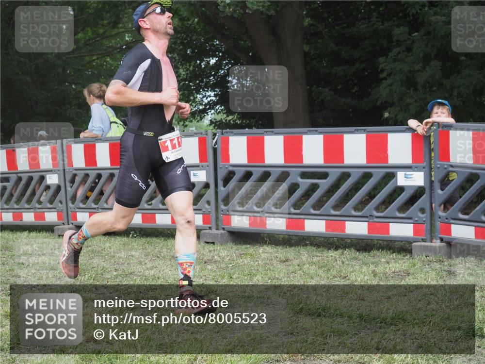 21.06.2025 - 27. Vierlanden-Triathlon KatJ http://msf.ph/oto/8005523 15.06.2025 12:58:40 Ziel 111, 122, 662, 995, 996, 997, 998, 1010, 1011, 1012 meine-sportfotos.de