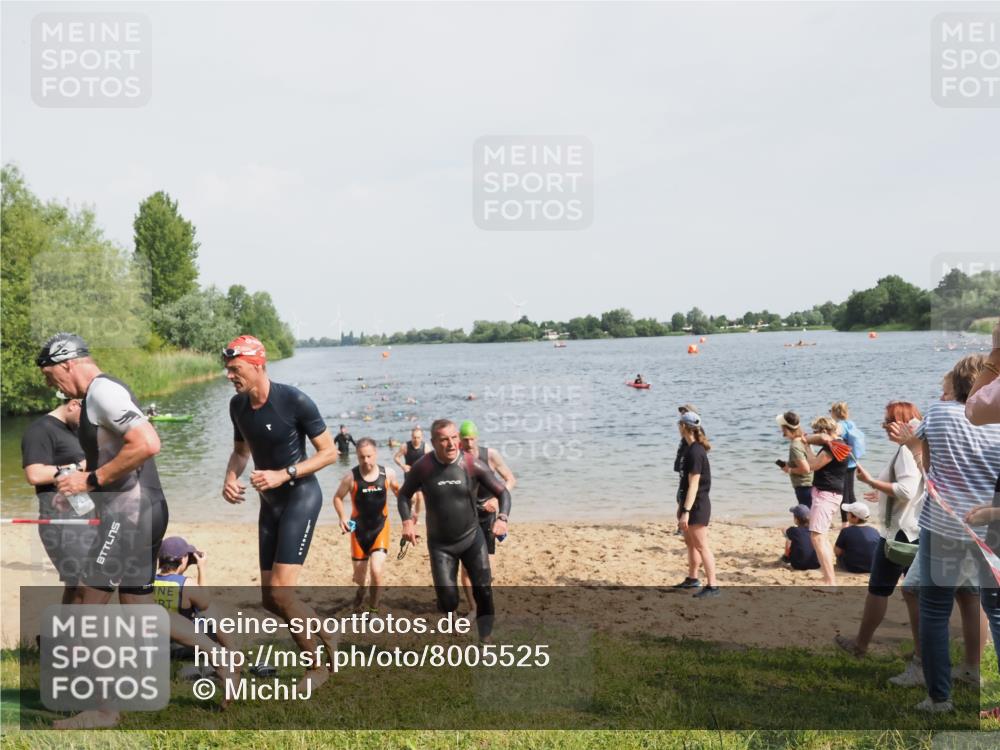 21.06.2025 - 27. Vierlanden-Triathlon MichiJ http://msf.ph/oto/8005525 15.06.2026 10:06:48 Schwimmen 367, 386, 388, 396, 423, 441, 457 meine-sportfotos.de