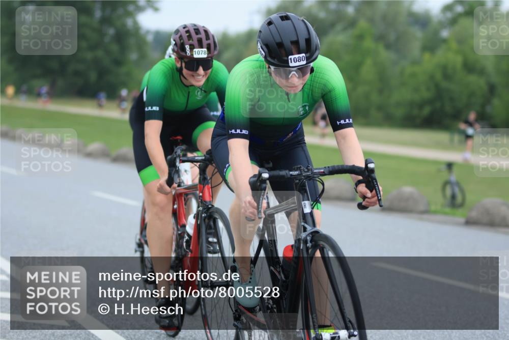 21.06.2025 - 27. Vierlanden-Triathlon H.Heesch http://msf.ph/oto/8005528 15.06.2025 13:07:22 Radfahren 1078, 1079, 1080 meine-sportfotos.de