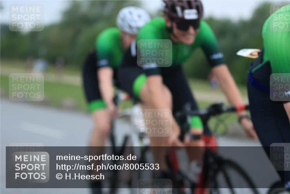 21.06.2025 - 27. Vierlanden-Triathlon H.Heesch http://msf.ph/oto/8005533 15.06.2025 13:07:23 Radfahren 1078, 1079, 1080 meine-sportfotos.de