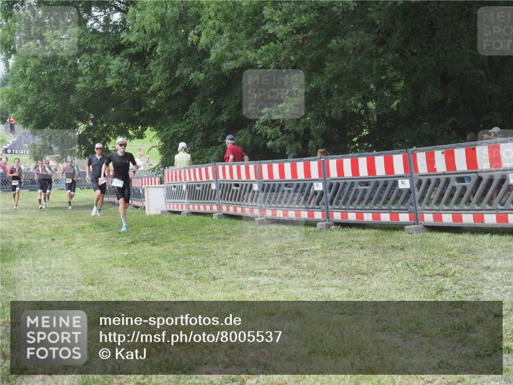 21.06.2025 - 27. Vierlanden-Triathlon KatJ http://msf.ph/oto/8005537 15.06.2025 12:58:43 Ziel 122, 662, 995, 996, 997, 998, 1010, 1011, 1012, 1013, 1038 meine-sportfotos.de