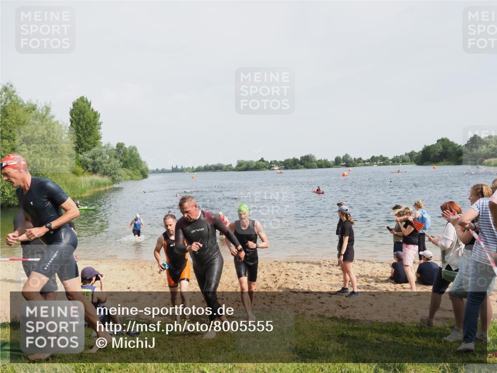 21.06.2025 - 27. Vierlanden-Triathlon MichiJ http://msf.ph/oto/8005555 15.06.2026 10:06:49 Schwimmen 367, 386, 388, 396, 423, 441, 457, 467 meine-sportfotos.de