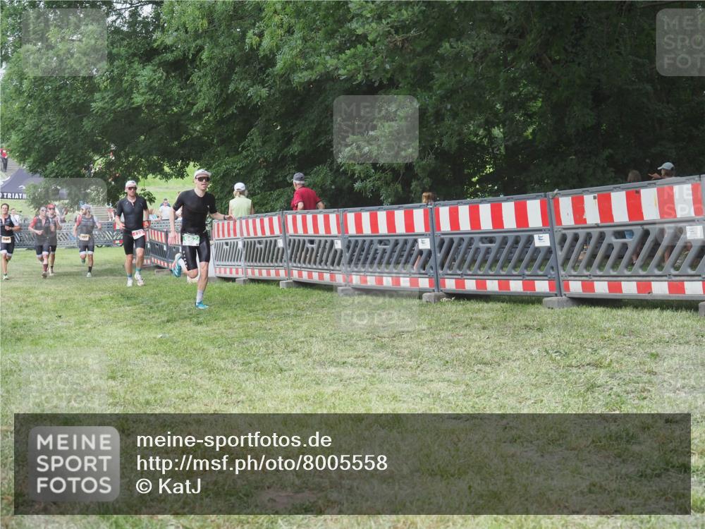 21.06.2025 - 27. Vierlanden-Triathlon KatJ http://msf.ph/oto/8005558 15.06.2025 12:58:43 Ziel 122, 662, 995, 996, 997, 998, 1010, 1011, 1012, 1013, 1038 meine-sportfotos.de
