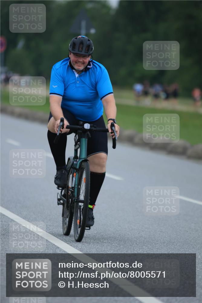 21.06.2025 - 27. Vierlanden-Triathlon H.Heesch http://msf.ph/oto/8005571 15.06.2025 13:07:45 Radfahren 812 meine-sportfotos.de