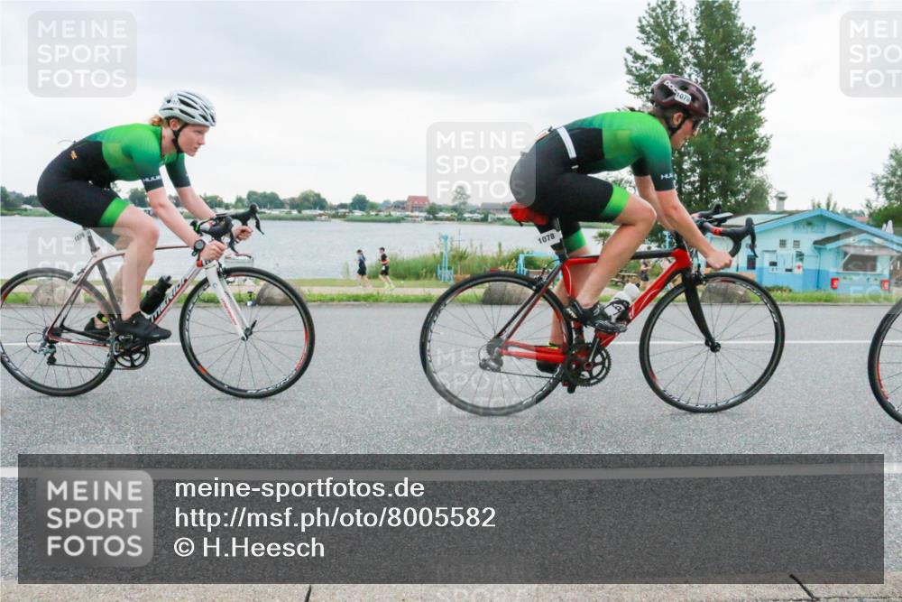 21.06.2025 - 27. Vierlanden-Triathlon H.Heesch http://msf.ph/oto/8005582 15.06.2025 13:07:24 Radfahren 1078, 1079, 1080 meine-sportfotos.de