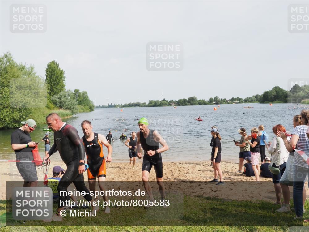 21.06.2025 - 27. Vierlanden-Triathlon MichiJ http://msf.ph/oto/8005583 15.06.2026 10:06:50 Schwimmen 367, 386, 388, 396, 423, 429, 441, 457, 467 meine-sportfotos.de