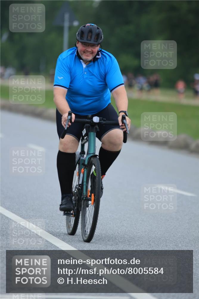 21.06.2025 - 27. Vierlanden-Triathlon H.Heesch http://msf.ph/oto/8005584 15.06.2025 13:07:45 Radfahren 812 meine-sportfotos.de