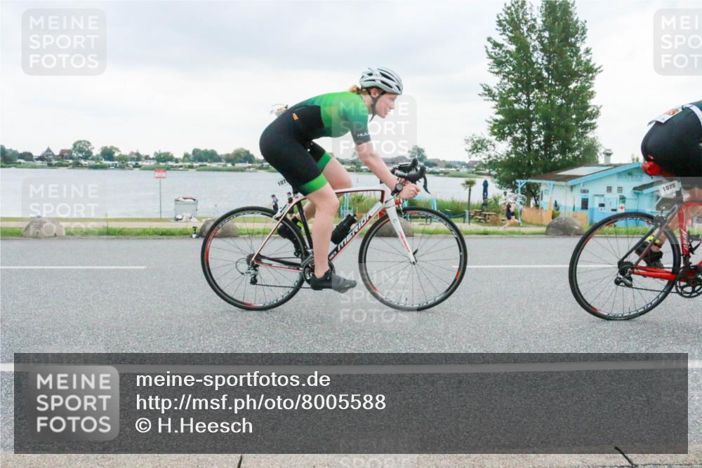 21.06.2025 - 27. Vierlanden-Triathlon H.Heesch http://msf.ph/oto/8005588 15.06.2025 13:07:24 Radfahren 1078, 1079, 1080 meine-sportfotos.de