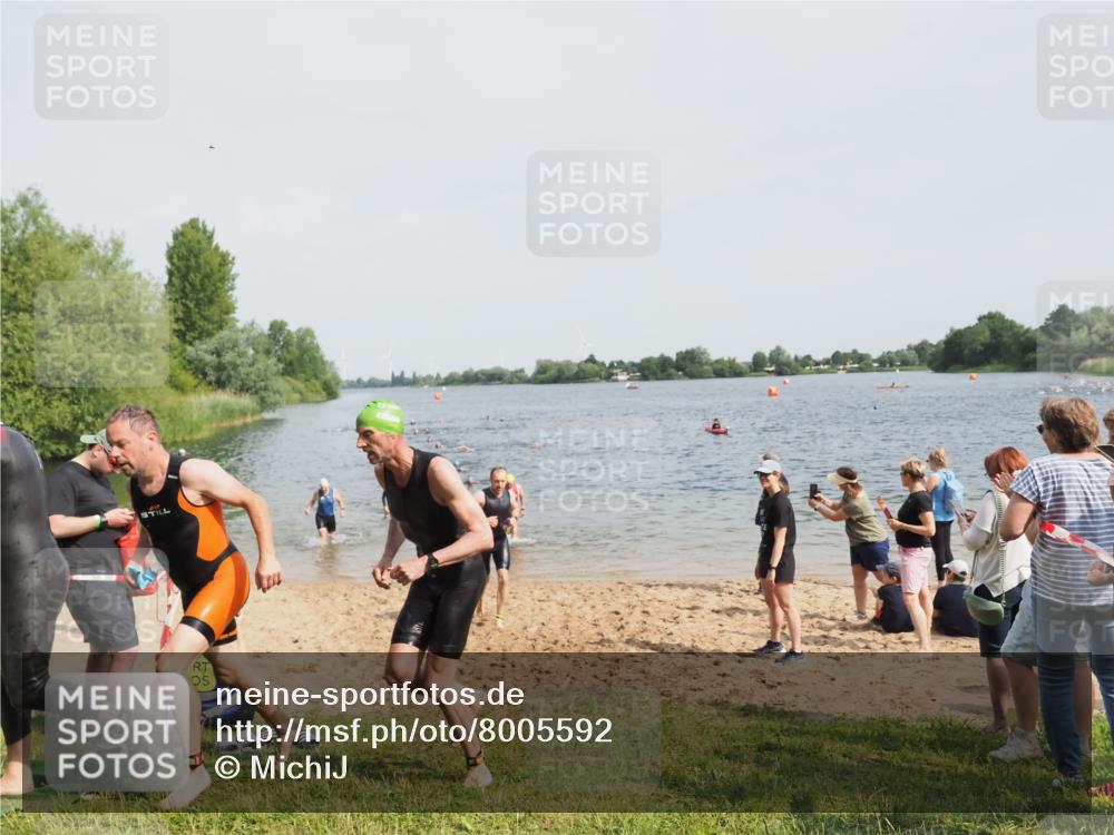 21.06.2025 - 27. Vierlanden-Triathlon MichiJ http://msf.ph/oto/8005592 15.06.2026 10:06:50 Schwimmen 367, 386, 388, 396, 423, 429, 441, 457, 467 meine-sportfotos.de